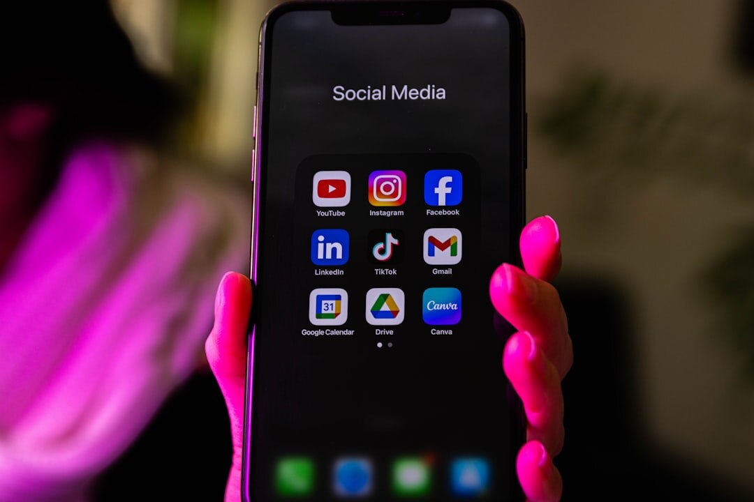 social media reactions fans